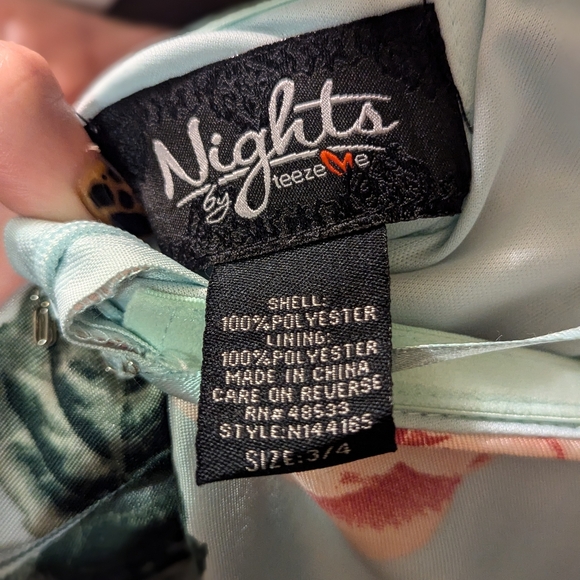 Halter top dress - Picture 3 of 3